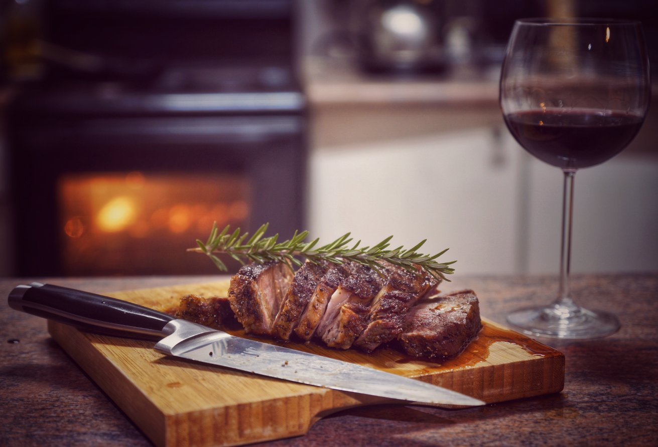 How to Complement Our Akaushi Beef: A Guide to Wine Pairings